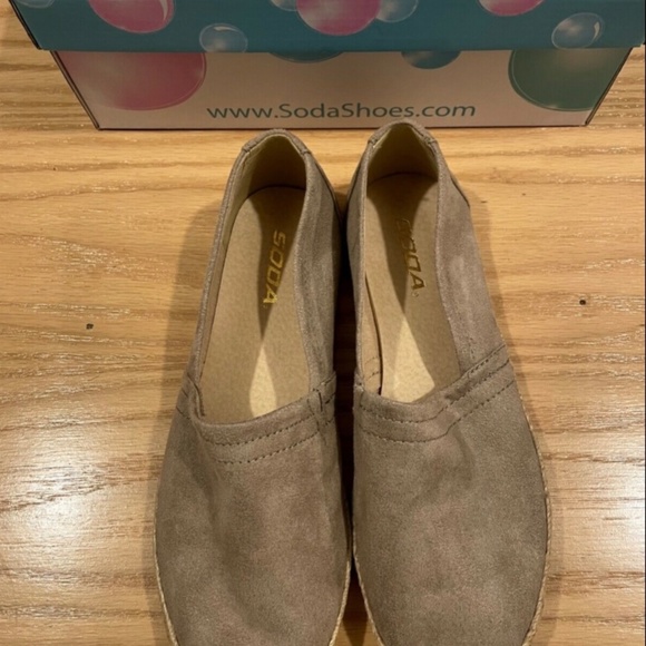 🥿🥿 NEW Soda Shoes Taupe Seanna Flats Size 8.5 New in Box Style # Booth-S - Picture 5 of 9
